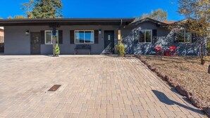 A modern two-story house with a paved driveway and a small garden area. - 5BR/3BA Mountain Retreat: Fun in Flagstaff (Flagstaff)