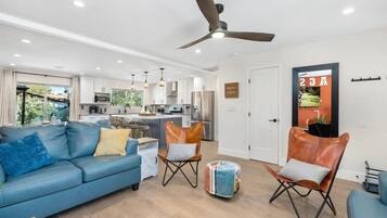 Televisión y chimenea