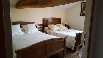 3 chambres, fer et planche à repasser, Wi-Fi gratuit, draps fournis