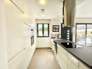 Køleskab, mikrobølgeovn, ovn, opvaskemaskine