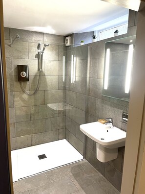 Deluxe Double Room | Individually decorated, individually furnished, desk, iron/ironing board - Slyne Lodge (Lancaster)