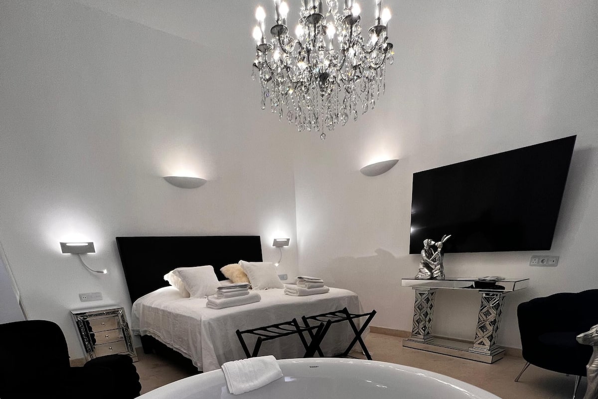 1 bedroom, pillow-top beds, individually decorated