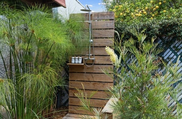 Property grounds - Artist retreat in bohemian Venice California (Los Angeles)