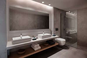 Superior Suite | Bathroom | Shower, towels - Chronos Hotel (Sithonia)