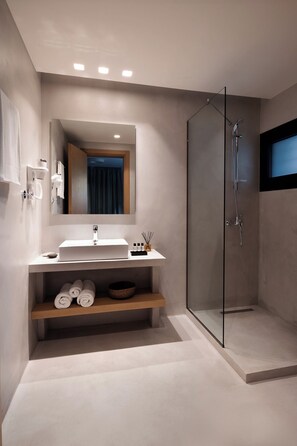 Shower, towels - Chronos Hotel (Sithonia)