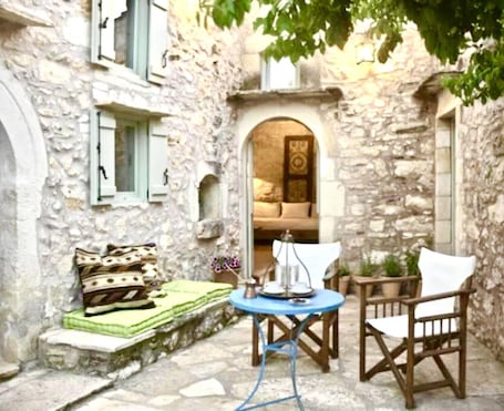 Outdoor dining. Enchanting 19th century villa