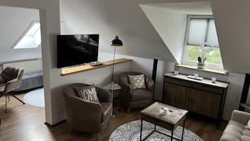 Smart-TV, Bücher, Stereoanlage