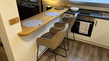 Kühlschrank, Ofen, Herdplatte, Geschirrspüler