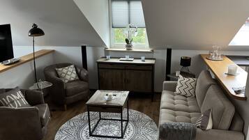 Smart-TV, Bücher, Stereoanlage