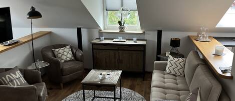 Smart TV, books, stereo