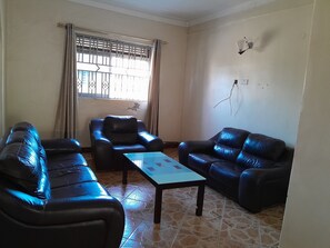 Íbúð | Stofa | Flatskjársjónvarp