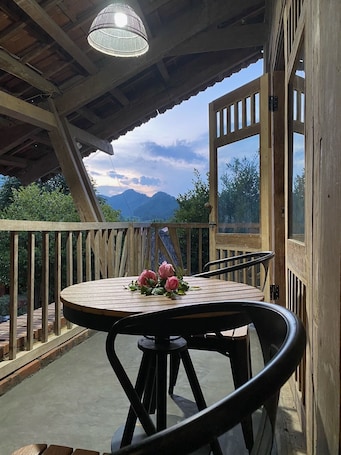 Terrace/patio. Dao Lodge