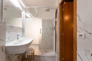 City Room | Bathroom - Bernini Collection (Rome)