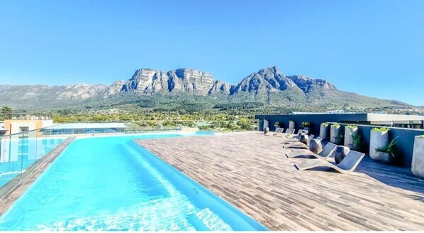 Pool - #001 Newlands Peak Elegance (Cape Town)