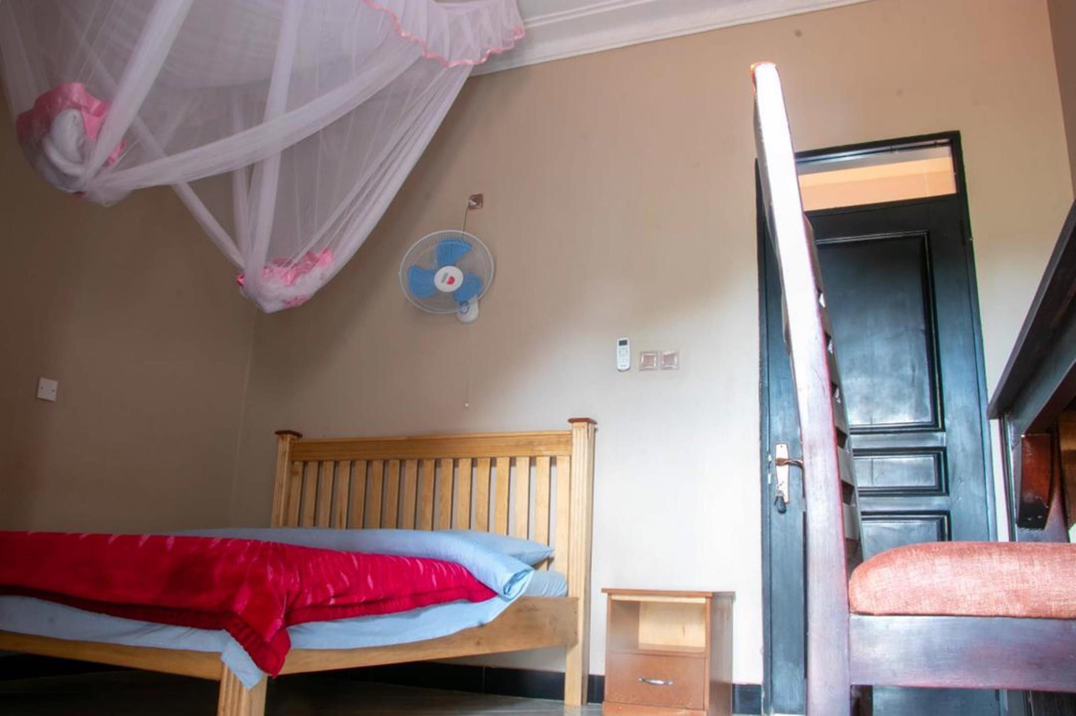 Deluxe Double Room | Individually decorated, individually furnished, desk, laptop workspace