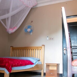 Habitación Deluxe doble | Decoración individual, mobiliario individual, escritorio