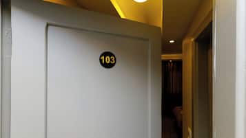 Exclusive Double or Twin Room | Soundproofing, free WiFi, bed sheets