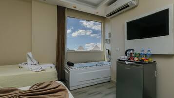 Habitación económica con 1 cama doble o 2 individuales | Sistema de insonorización, wifi gratis, ropa de cama