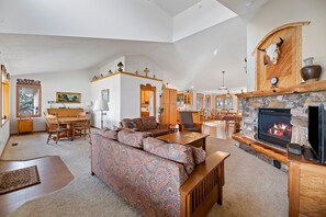 Smart TV, fireplace, DVD player, offices