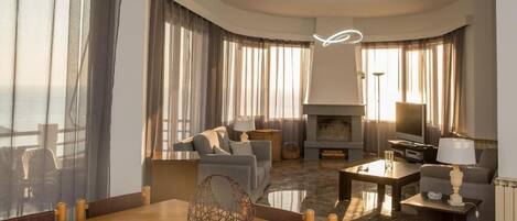 Smart TV, fireplace, stereo