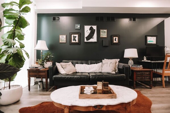 Televisión y monitor de computadora