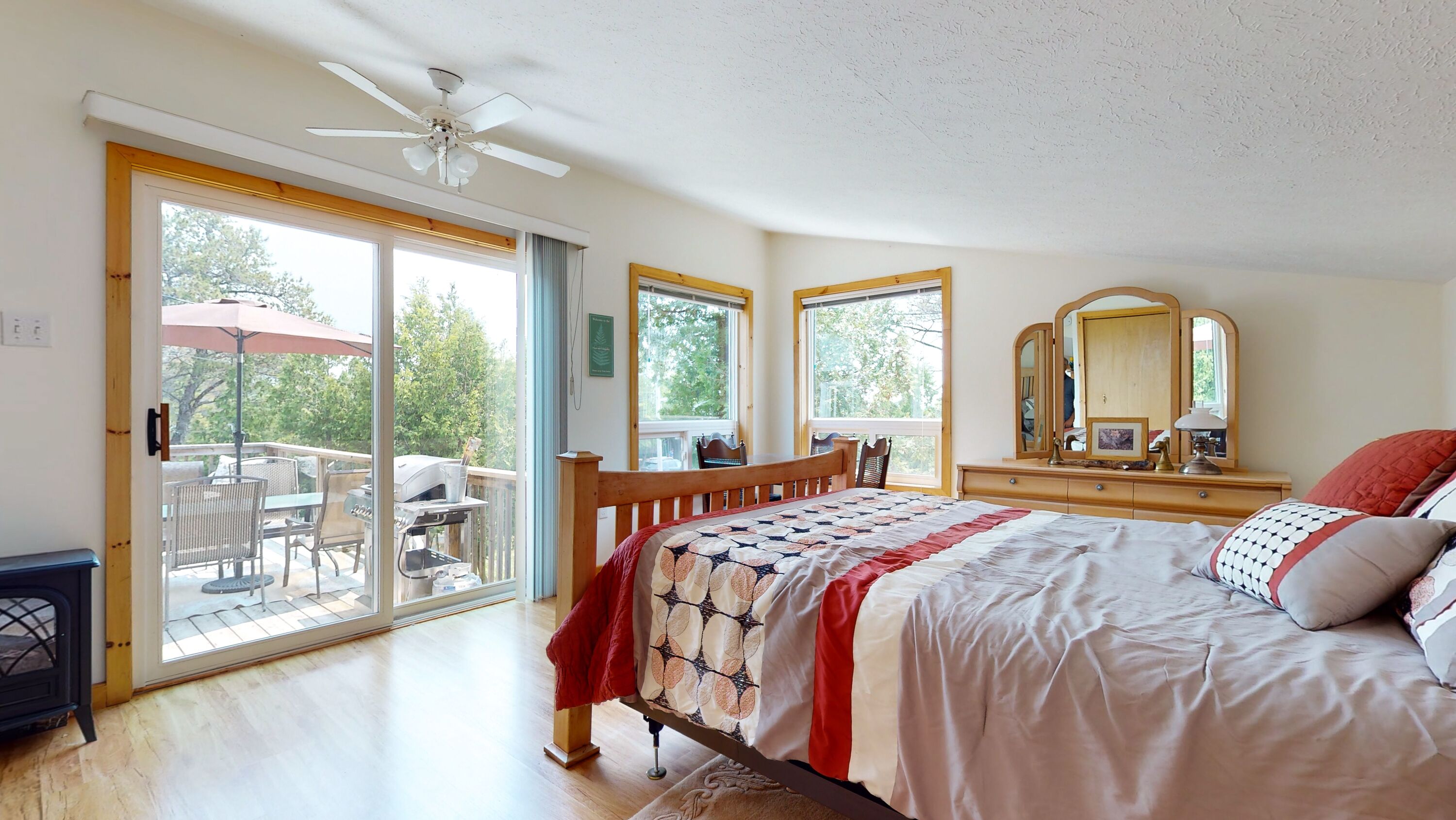 3 bedrooms, desk, iron/ironing board, free WiFi