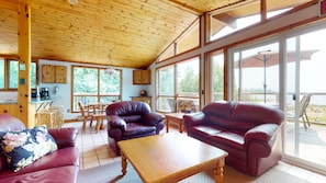 Smart TV, fireplace, DVD player, offices