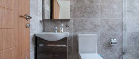 Comfort Apartment | Bathroom