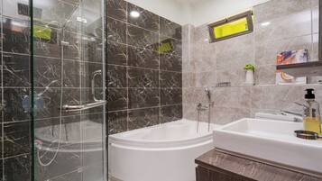 Comfort Apartment | Bathroom