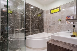 Comfort Apartment | Bathroom