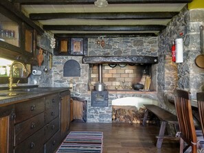 Kjøleskap, kokeplater, kaffetrakter/tekoker og vannkoker