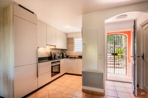 Fridge, microwave, oven, stovetop - Esprit du Sud Damien (Roquebrune-sur-Argens)