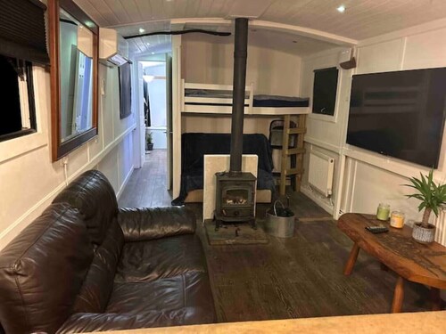 Central Cambridge Widebeam Houseboat