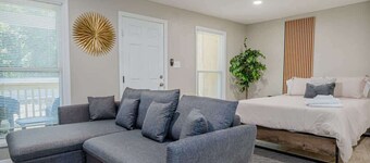 Studio•Queen Bed•Patio•Parking•Near Fort Moore