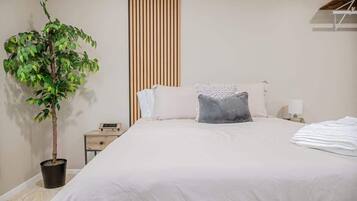 1 bedroom, desk, iron/ironing board, WiFi