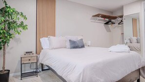 Bureau, fer et planche à repasser, Wi-Fi, draps fournis