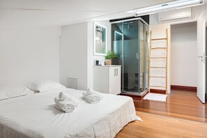 6 bedrooms, desk, iron/ironing board, travel cot - Villa Oasis (La Possession)