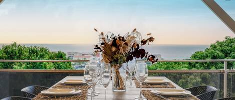 تناول الطعام بالخارج