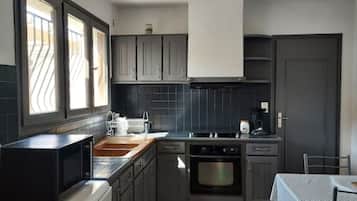 雪櫃、微波爐、焗爐、洗碗機