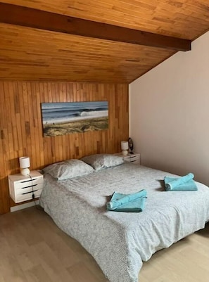 3 bedrooms, free WiFi - Villa du Raz 2, Traditionnelle et Familiale à 40 Mètre de la Piste Cyclable (Mimizan)