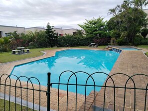 Kolam renang outdoor