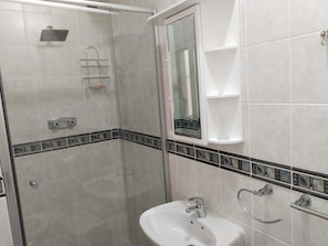 Bathroom - 39B Club Mykonos (eMdloti)