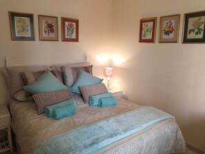 2 bedrooms, iron/ironing board, free WiFi, bed sheets - 39B Club Mykonos (eMdloti)