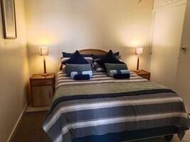 Family Apartment | 2 bedrooms, iron/ironing board, free WiFi, bed sheets