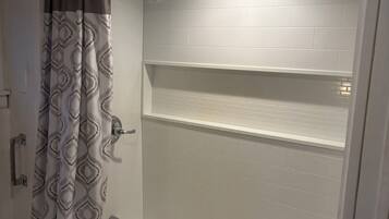 Haartrockner, Seife, Shampoo, Toilettenpapier