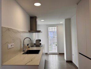 Fridge, oven, stovetop, coffee/tea maker - Apartamento Peñiscola Playa. Urb. Torre Hirta (Peníscola)