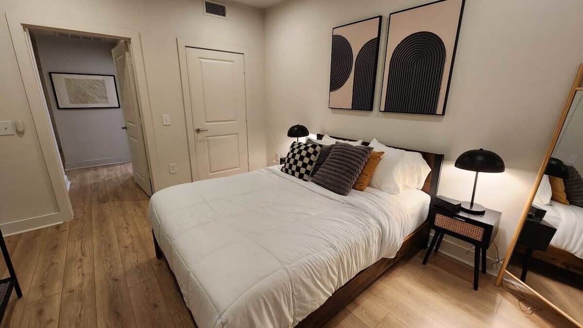 1 bedroom, desk, WiFi, bed sheets