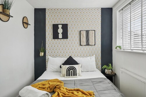 Town Centre 2-bed House in Canterbury