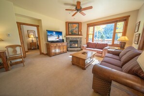 Signature Townhome, 2 Bedrooms, Patio, Mountain View (Red Hawk Townhomes 2345) | Living area | 42-inch flat-screen TV with cable channels, fireplace - Red Hawk Townhomes 2345 (Keystone)