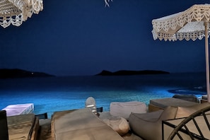 Property grounds - Thor & Freyja's of Poseidonia Syros Holiday House (Posidonia)